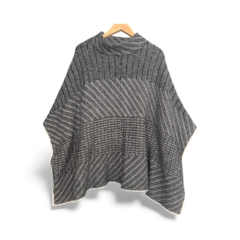 Lane Bryant Wool Blend Oversized Mixed Knit Black and White Poncho Size 22/28